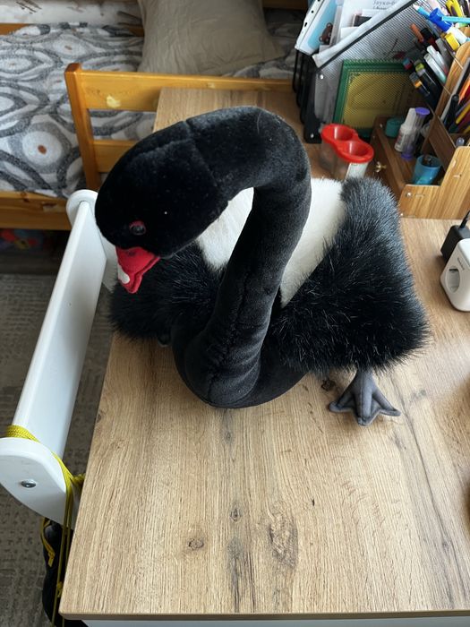 Детская игрушка лебедь