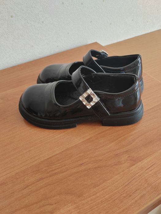 Туфли для девочки размер 33. В отличном состоянии