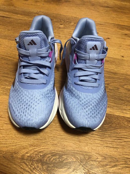 Маратонки обувки