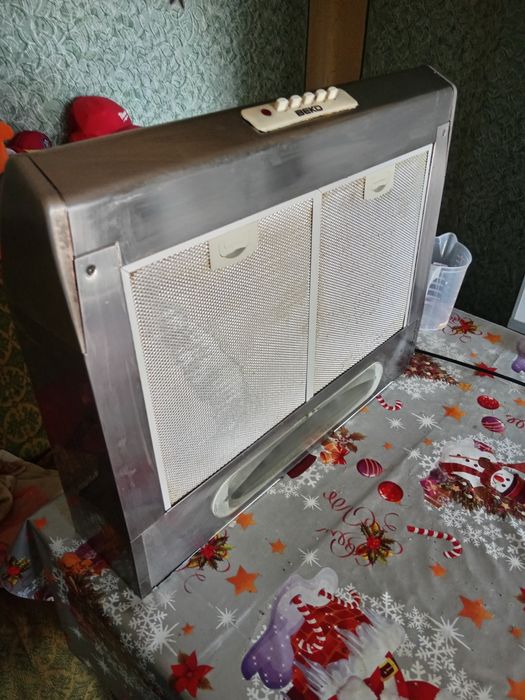 Vând hota inox Beko