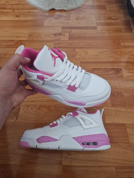 Adidași Jordan Retro patru