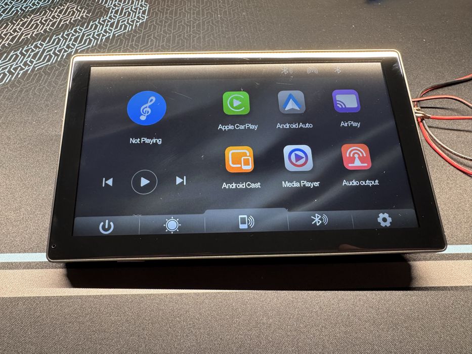 Navigație Auto Ultra-Wide 10.26" – Wireless CarPlay / Android Auto