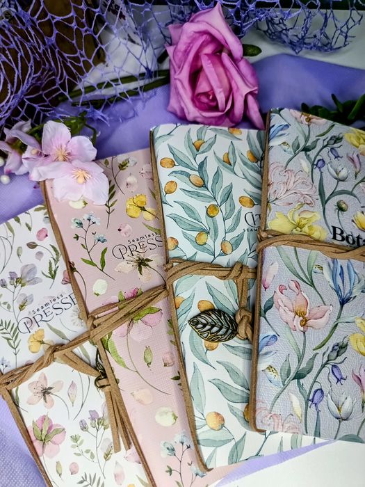 Подаръчна Кутия За 8-МИ МАРТ с гривна -стомана и полискъпоценни камъни