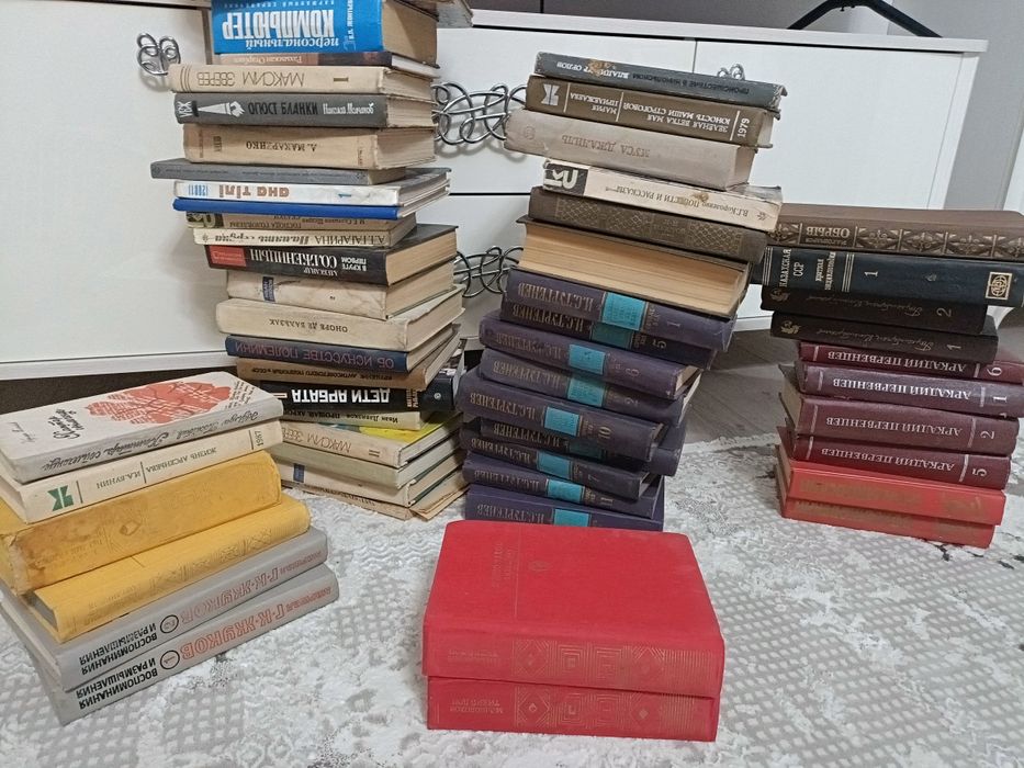 Книги. Отдам за шоколадку