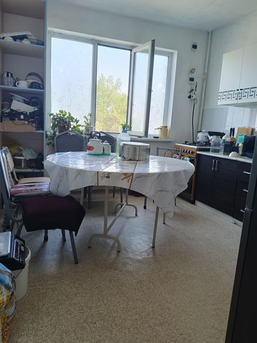 Квартираға адам керек