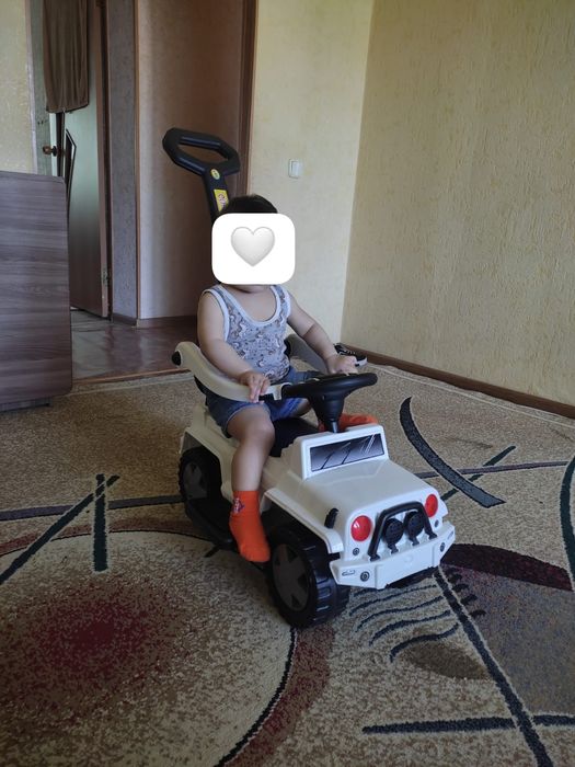 Продам машинку толокар