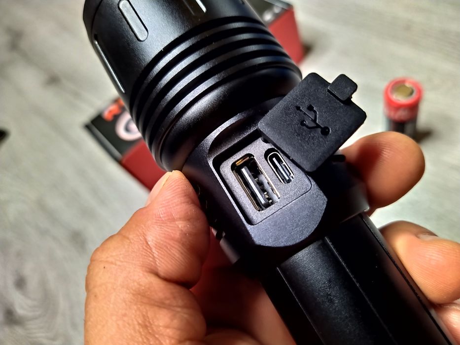 Lanterna Profesionala cu led tip laser, zoom, punct fix distanta mare