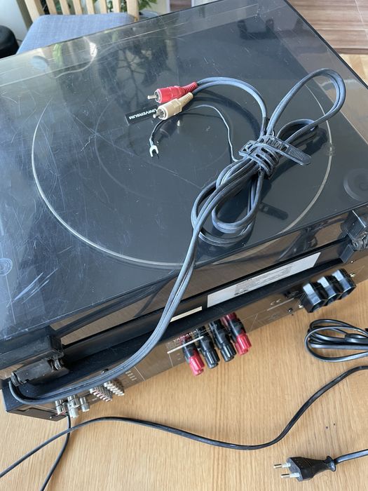 Грамофон Universum и усилвател Yamaha AX-396