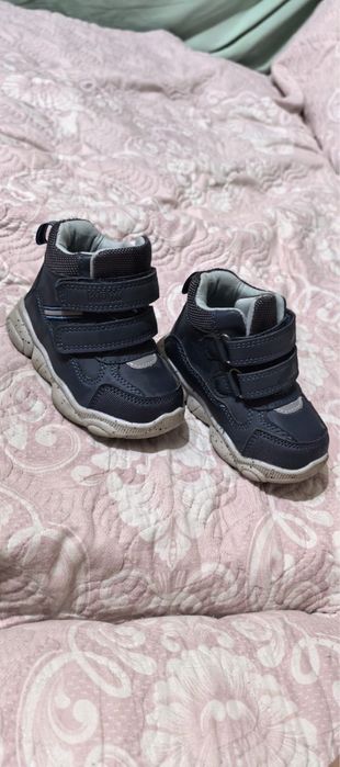 Продам детскую обувь осеннюю