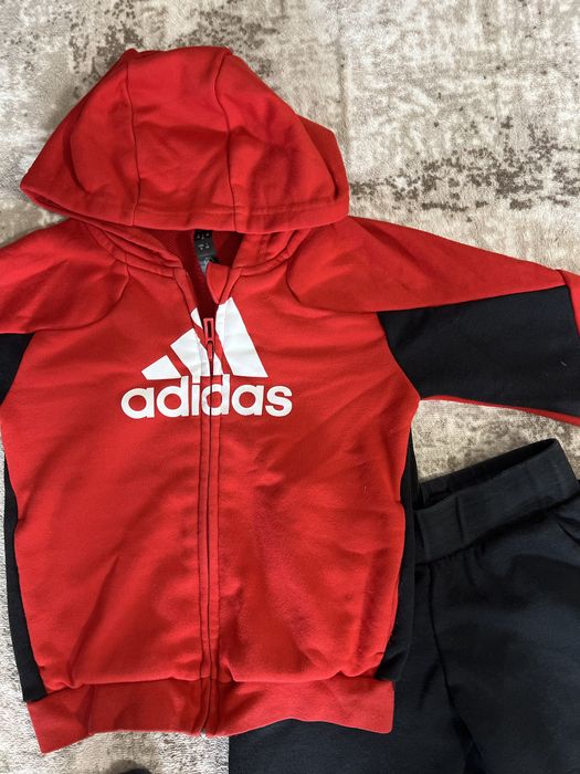 Екипче Адидас 3-4г.