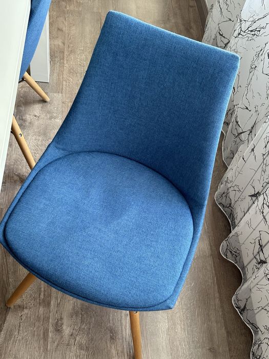 Кухонный стол белый и стулья