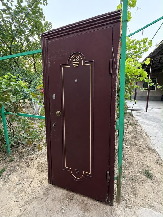 Входная наружняя дверь