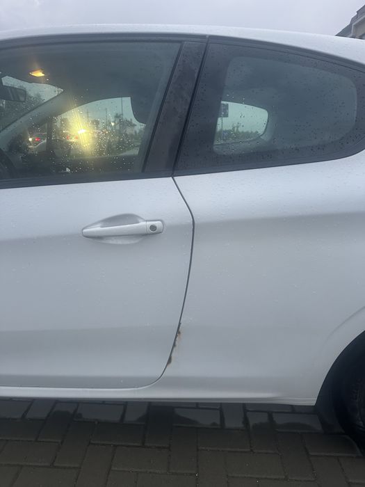 Peugeot 208 1.4 diesel 2012 in 3 usi cutie automata (robotizata)