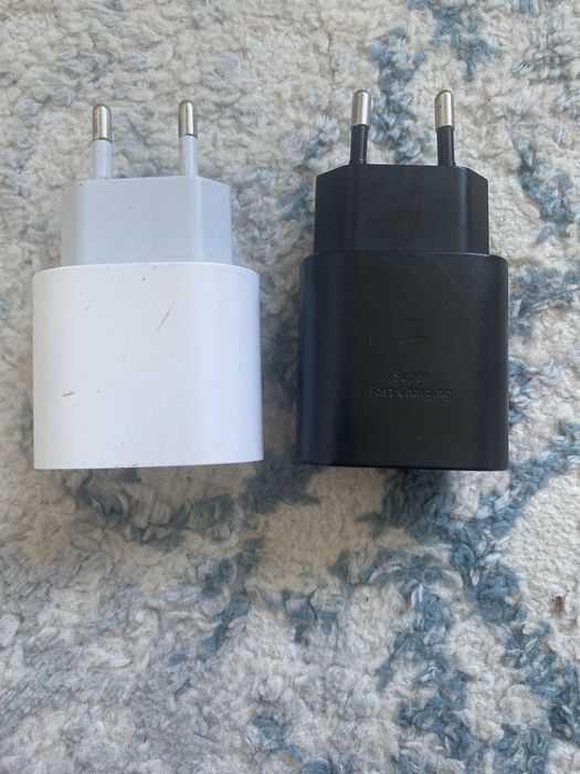 Apple 20W және Samsung адаптері