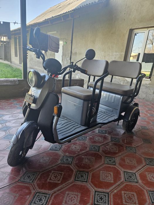 Трицикл электроскутер