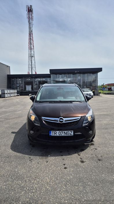 Opel Zafira Tourer, schimb cu Opel Vivaro/ Renault Trafic/ Ford transit dupa 2009