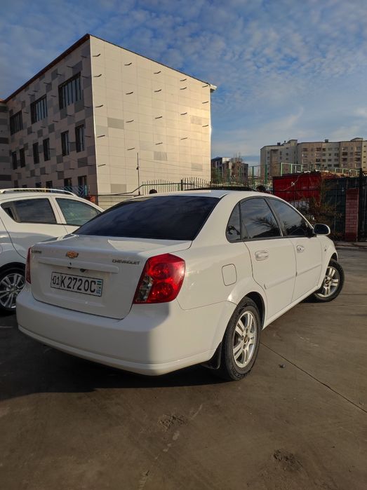 Lavetti 1.6 avtomat 3 pozitsya