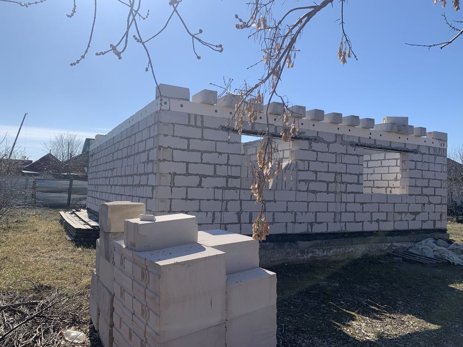 Продам участок с недостроенным домом