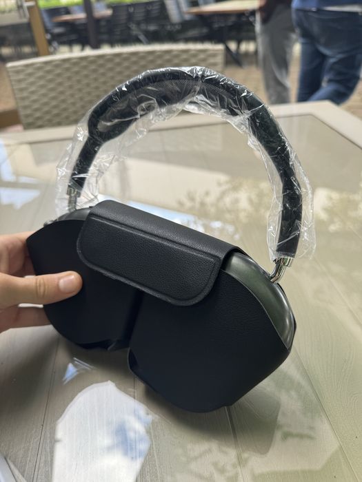 AirPods Max чисто нови