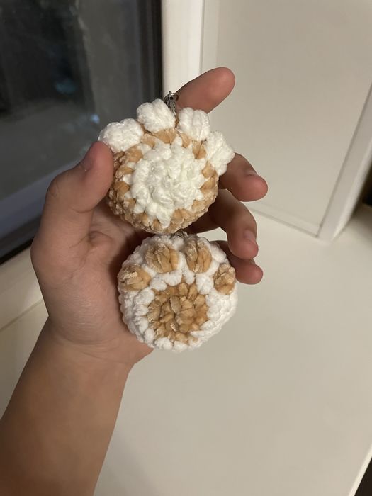 Вязаные брелки на рюкзак