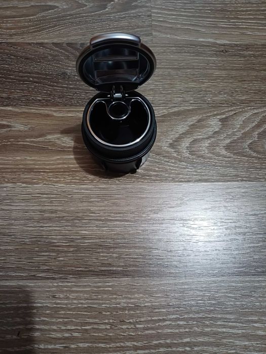 Vând scrumieră Audi este Nouă preț Fix