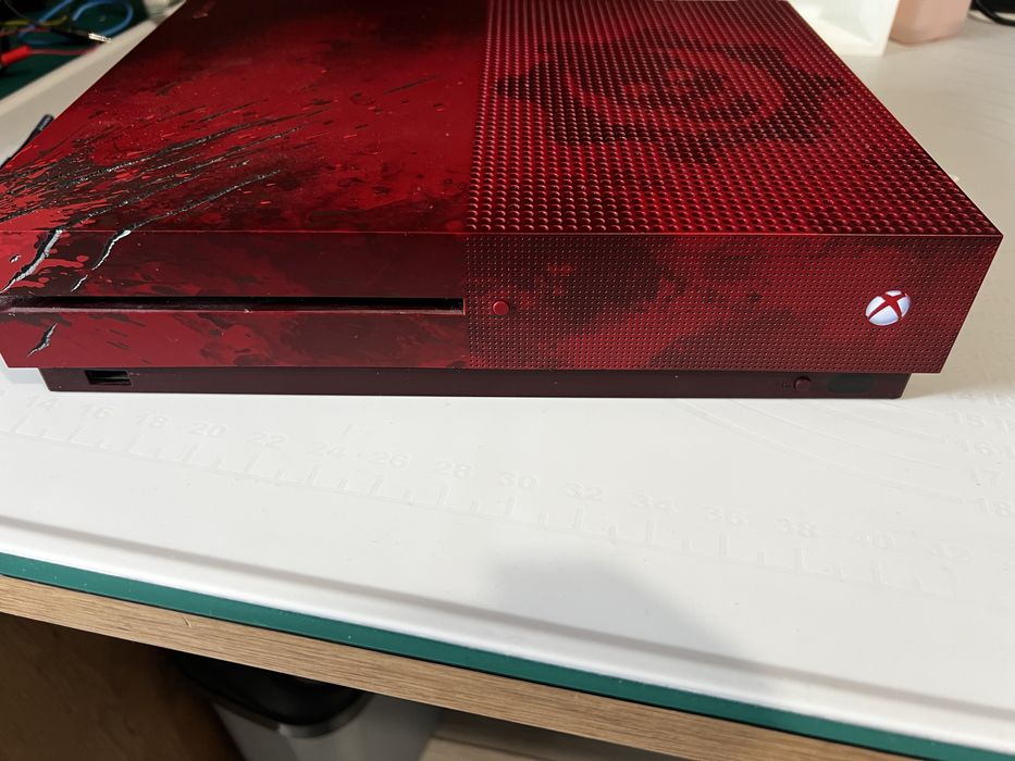 XBOX ONE S editie limitata Gears of war
