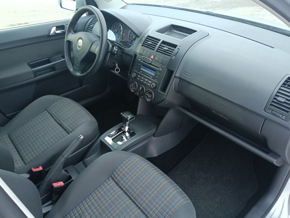 Volkswagen Polo AUTOMAT 1.6 benzină 101 cp.