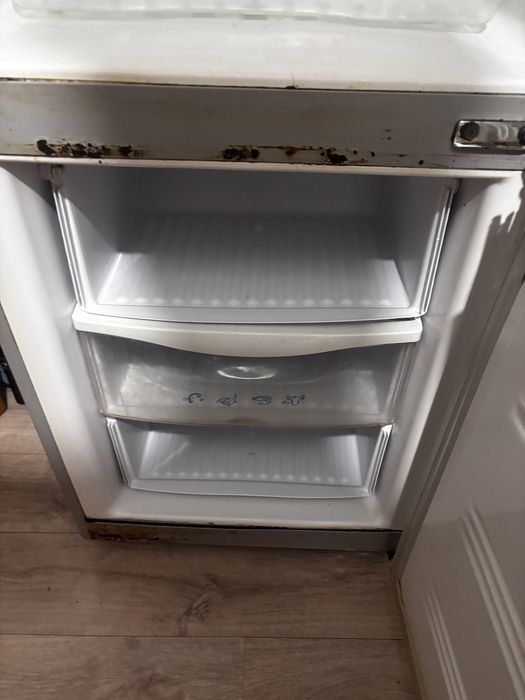 Холодильник серый