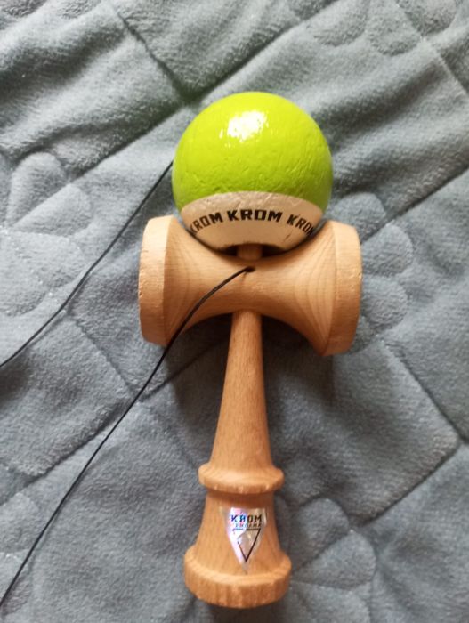 Kendama Krom Pop lime green