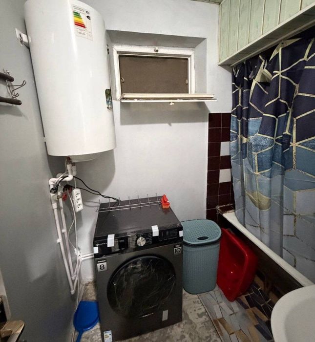 Farhod bozori yonida kvartira bor srichna