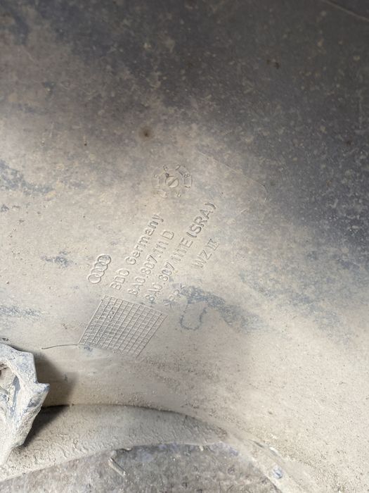 Продам передний бампер ауди 80 б4 оригенал