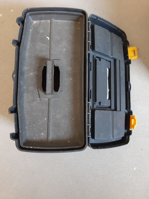 Vând 2 cutii pentru scule și chei