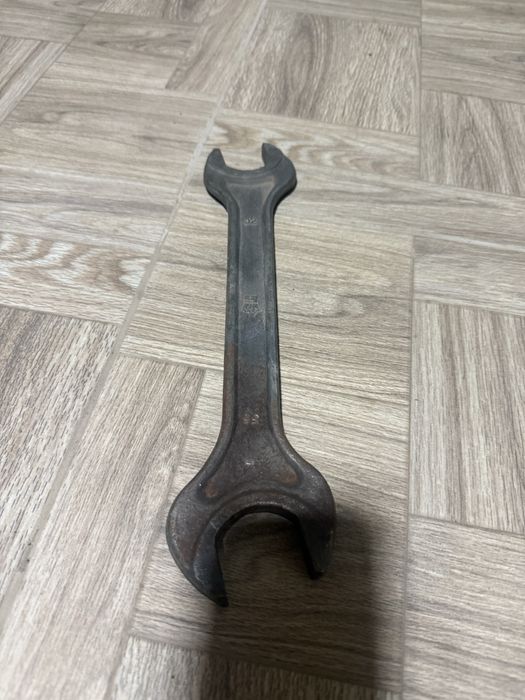 продам ключ рожковый 32/36