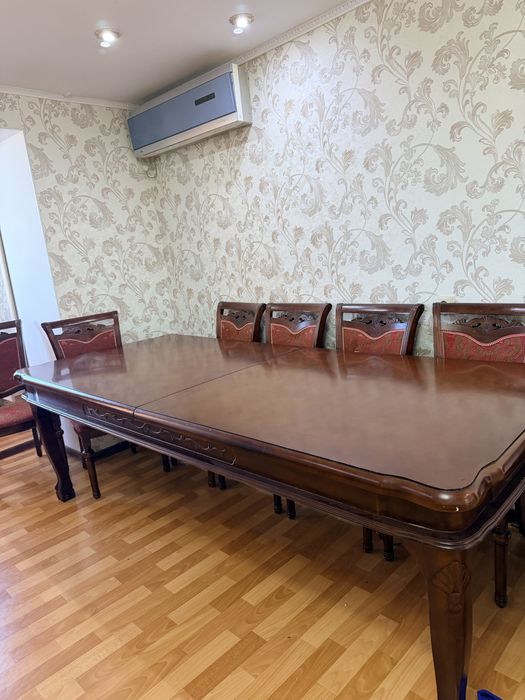 Продам срочно стол