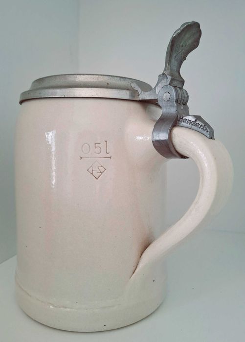 Старинна немска порцеланова халба ERBO ZINN, с гравиран капак Bayern.