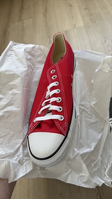 Продавам чисто нови кецове Converse All Star