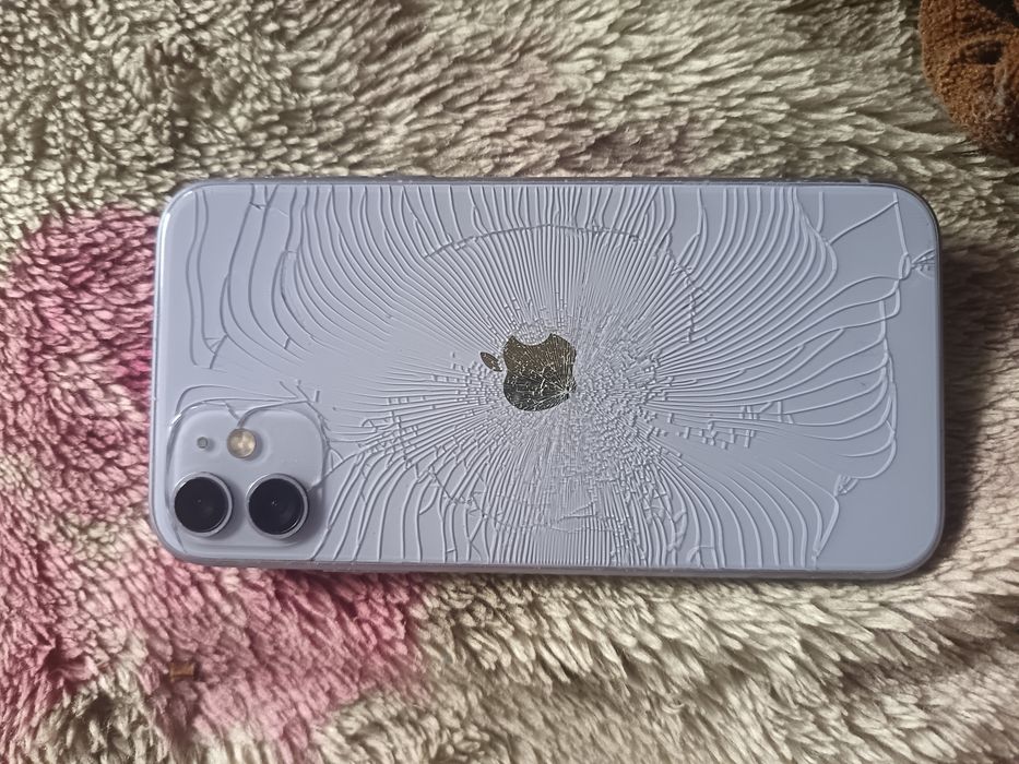 Vând două telefoane pentru piese