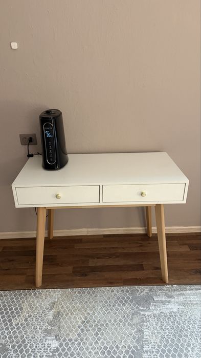 продаю стол, туалетный столик