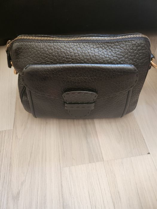 Оригинална кожена чанта Prada (с код)