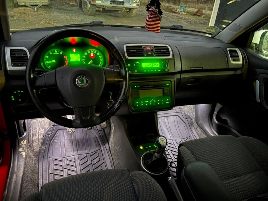 Vând skoda fabia benzina 1,4 2008