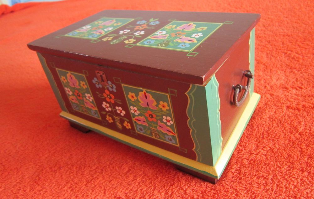 cadou rar vintage mini cufar ladita pictata manual,lemn,Germania