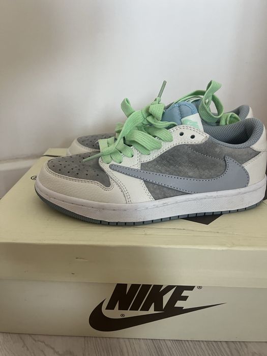 Кроссовки, фирмы Nike