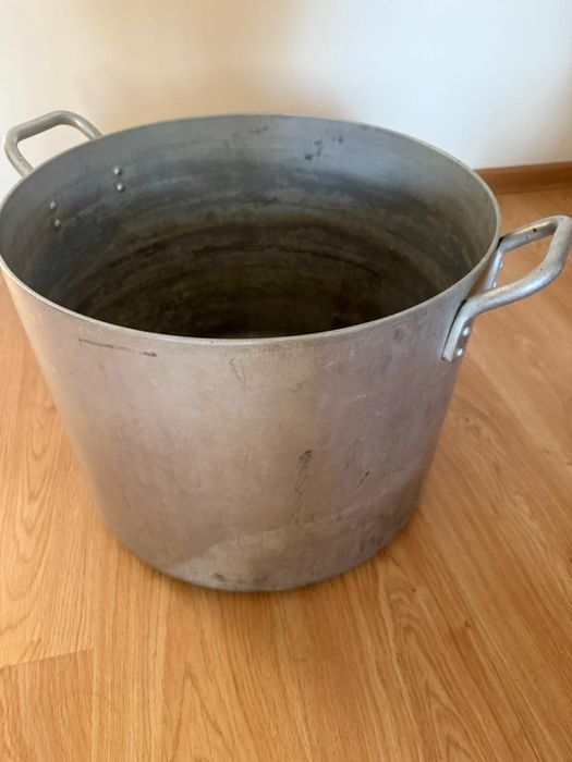 Кастрюль. 50л. Без крышки. 10 тысяч тенге