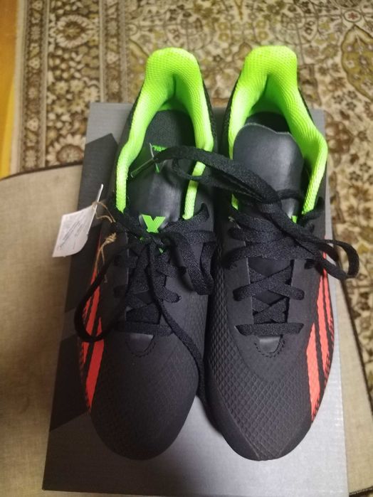 Футболни обувки Адидас