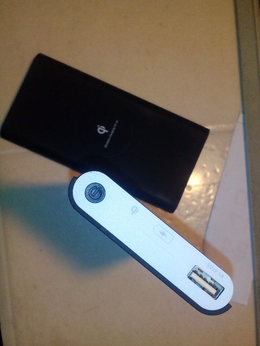 Продавам кейс за външна батерия с безжично зареждане на GSM.