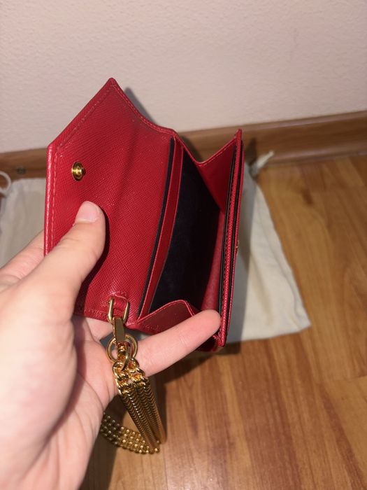 Portofel Prada cu strap pentru incheietura