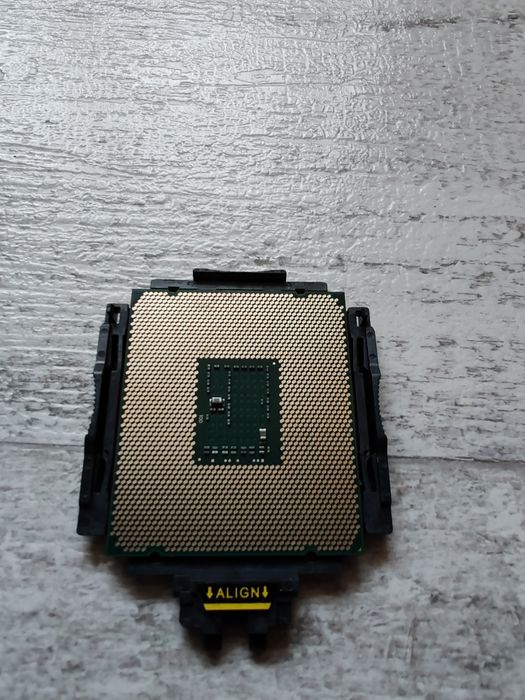procesor Intel Xeon E5-2690V3