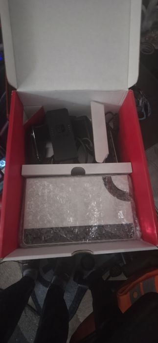 Продам Nintendo Switch OLED
