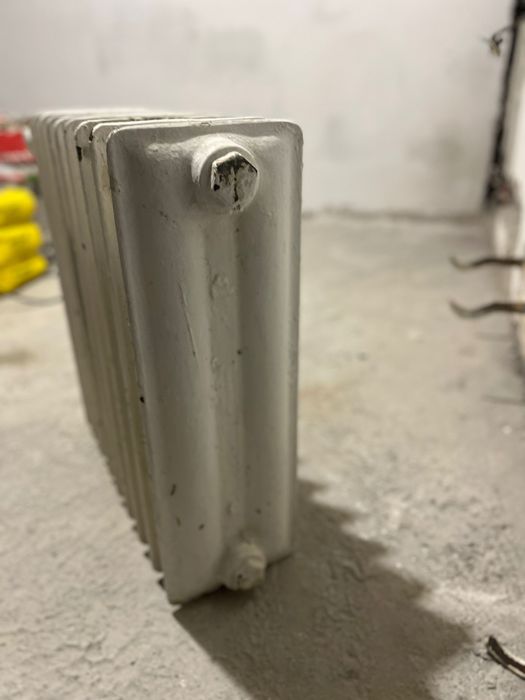 3 броя чугунени радиатори