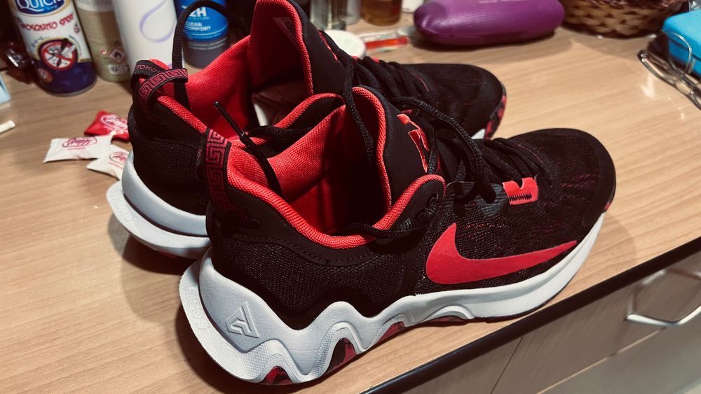 Маратонки NIKE- оригинални, купувани в Англия- 2 чифта